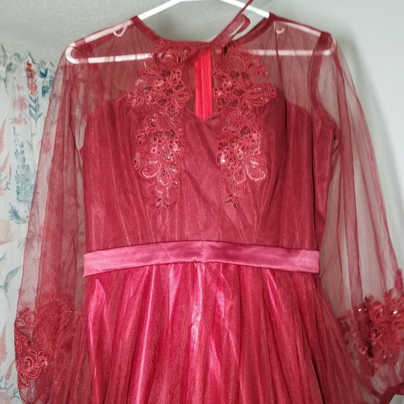 New A-line Red Gown - Picture 1 of 5